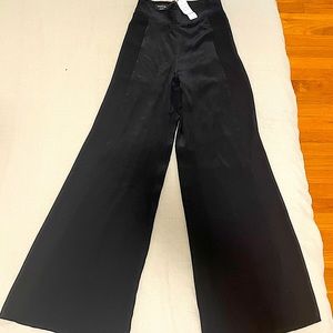 Black pant 🖤🖤🖤 never wore .